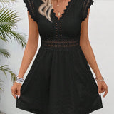 Broderet Sommerkjole med Blonde og V-Hals