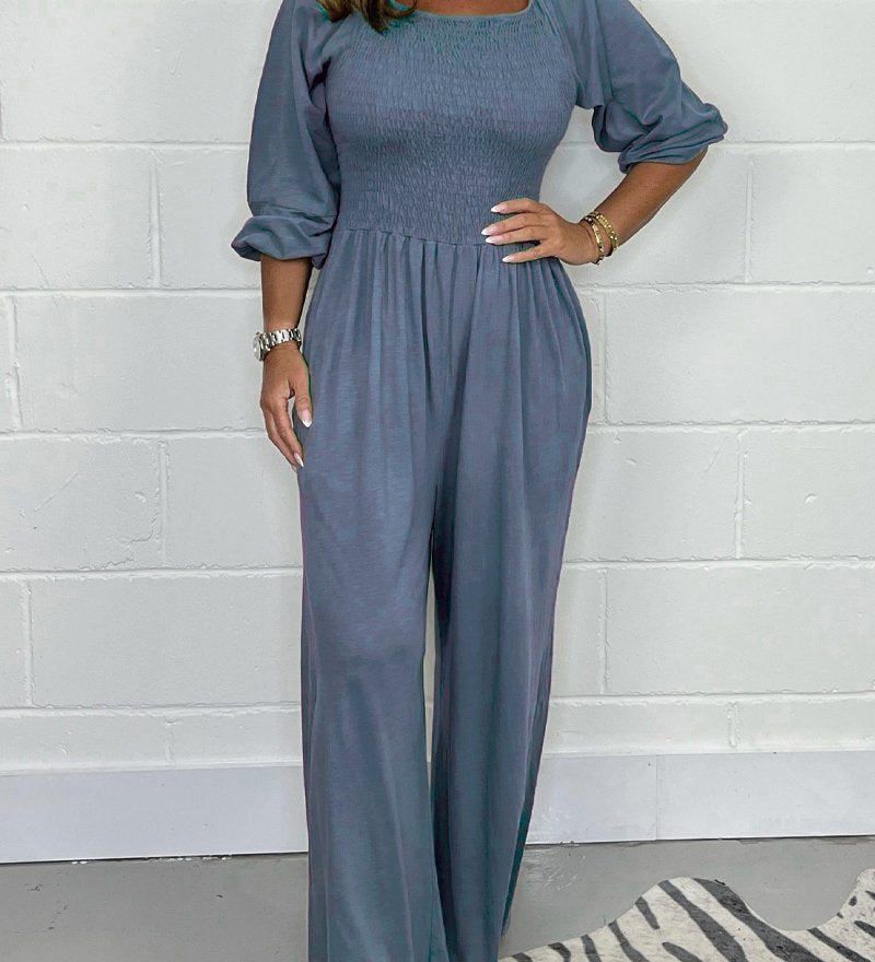 Smocket jumpsuit med firkantet hals og puffærmer