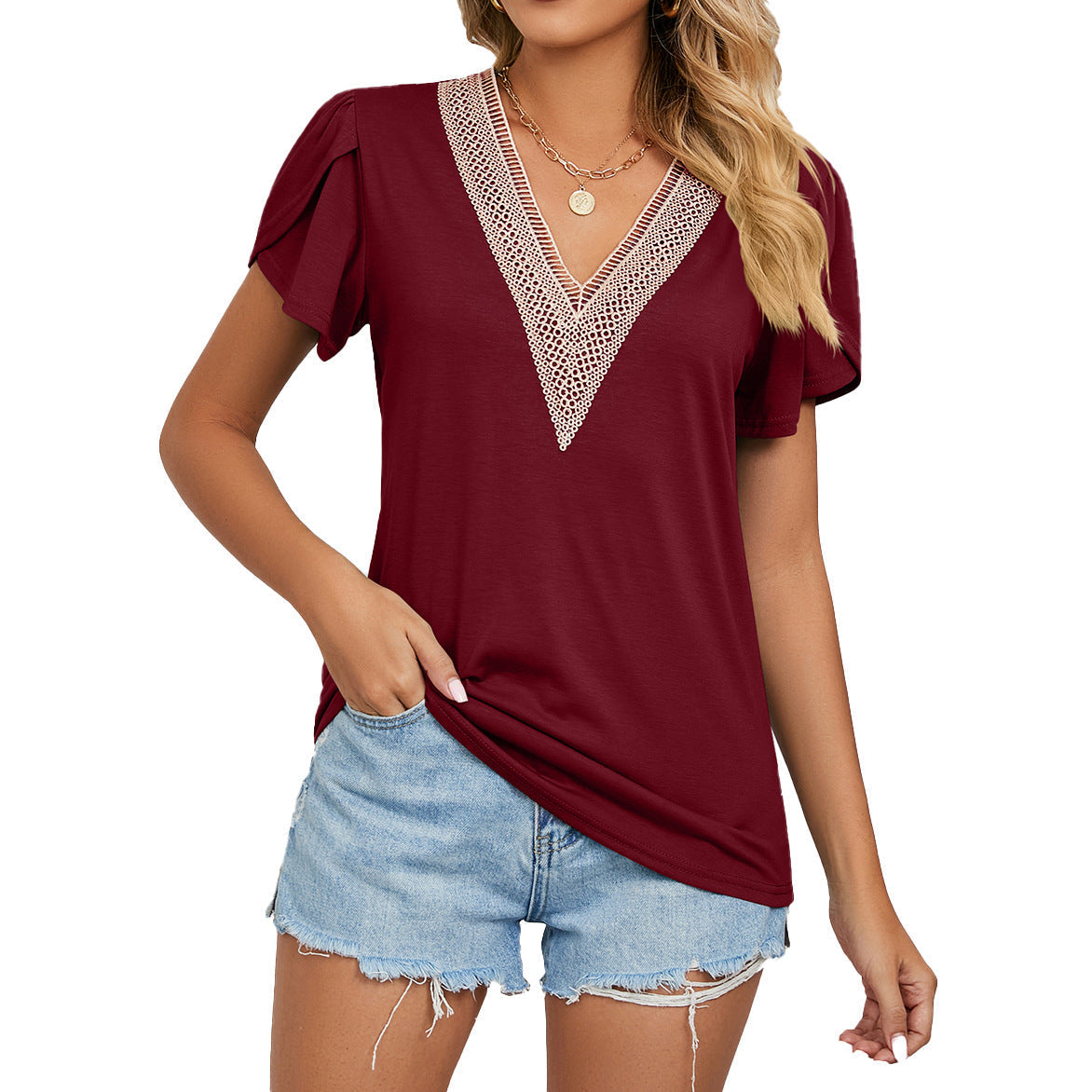 Dame T-shirt med V-Hals og Blondekant – Let og Feminin