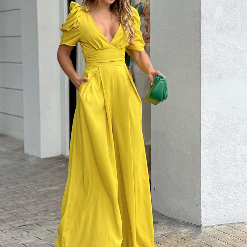 Elegant dame jumpsuit med pufærmer og v-udskæring
