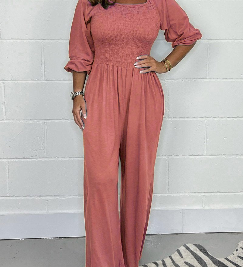 Smocket jumpsuit med firkantet hals og puffærmer