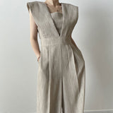 Elegant dame jumpsuit med skulderdetaljer og brede ben