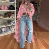 Lang dame kimono i let og stilfuldt mønster