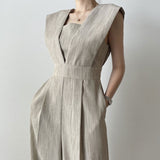 Elegant dame jumpsuit med skulderdetaljer og brede ben