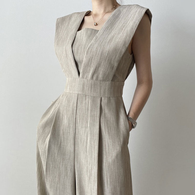 Elegant dame jumpsuit med skulderdetaljer og brede ben