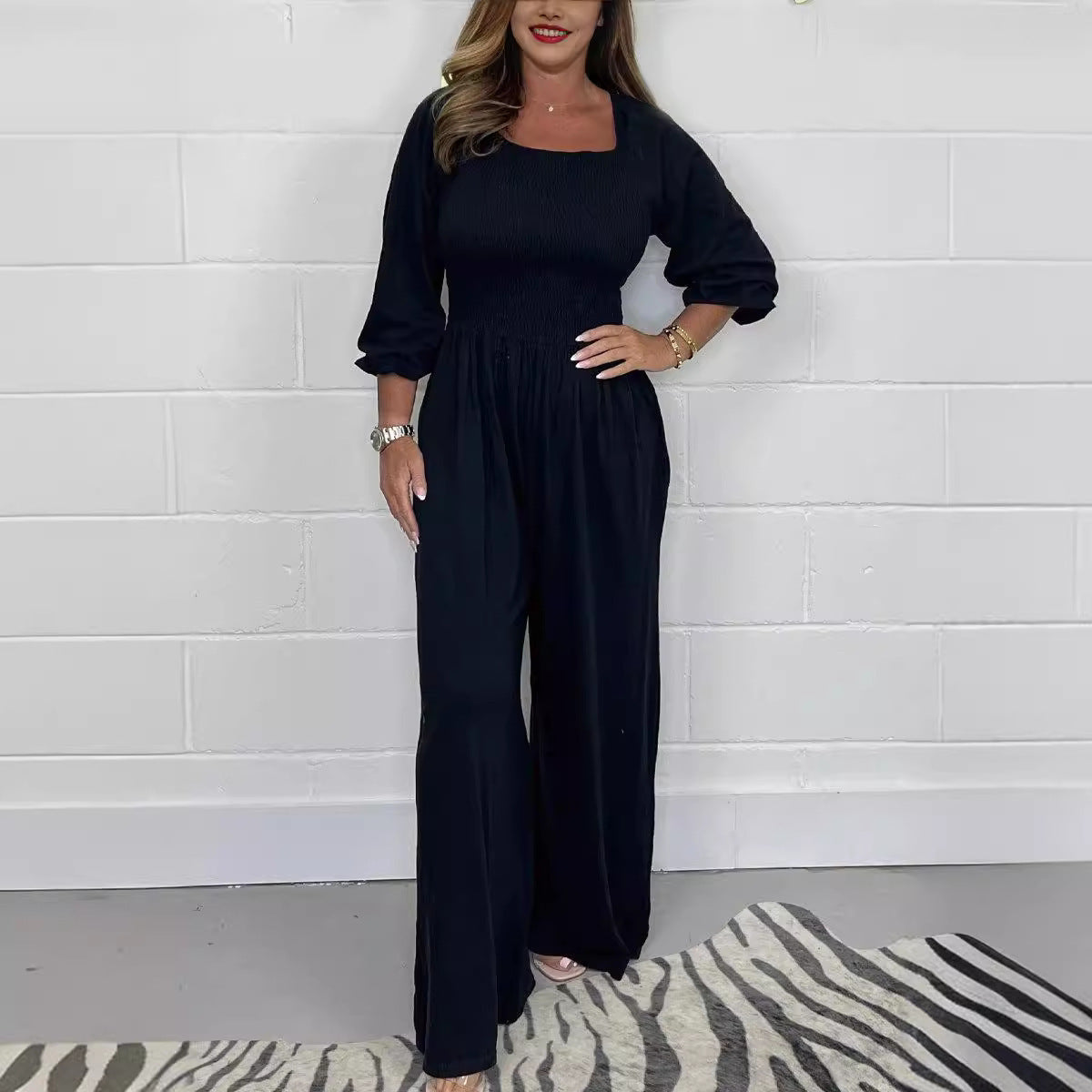 Smocket jumpsuit med firkantet hals og puffærmer