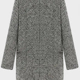 Klassisk frakke i struktureret look med tidløst snit – elegant stil til hverdag og arbejde