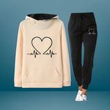 Hoodie Sæt med Hjerteprint og Joggingbukser – Komfortabel Hverdagsstil