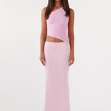 Lang kjole med one-shoulder design og cut-out detalje