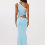 Lang kjole med one-shoulder design og cut-out detalje