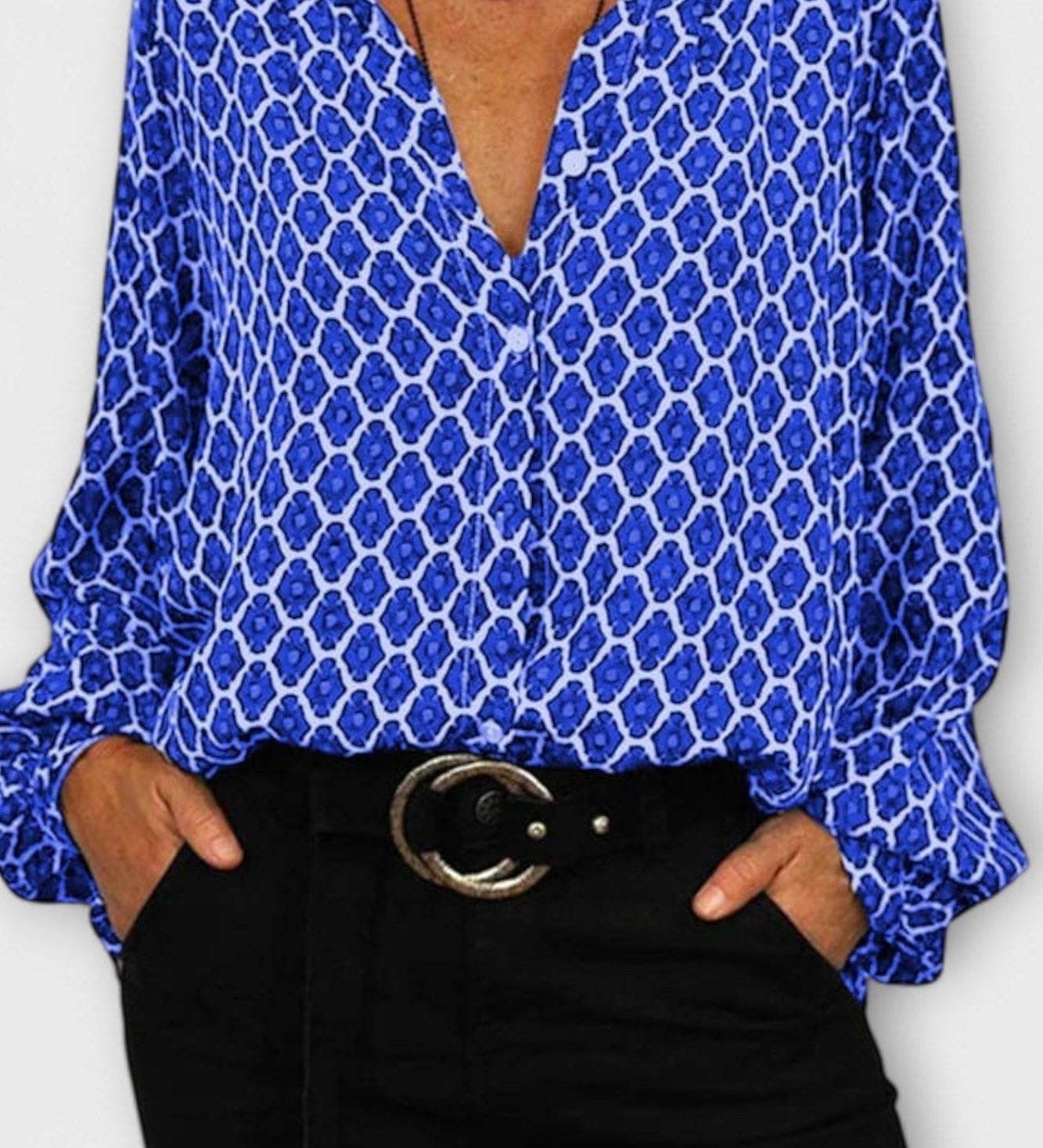 Mønstret bluse med V-udskæring og elegant fald – stilfuld og let at style