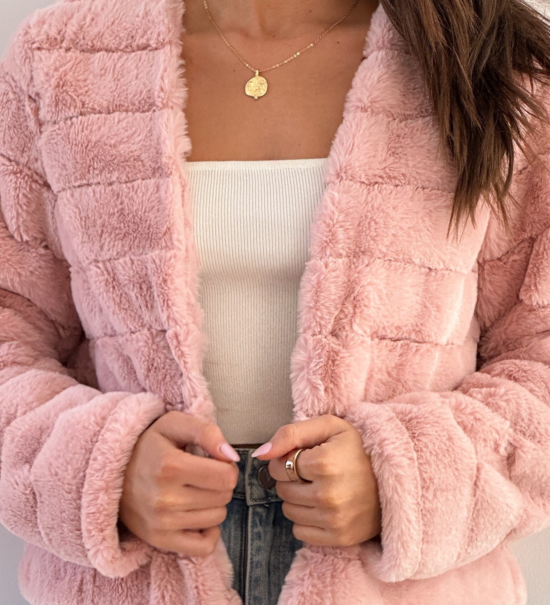 Kort faux fur jakke til kvinder – elegant og blød pelsjakke til hverdag og fest