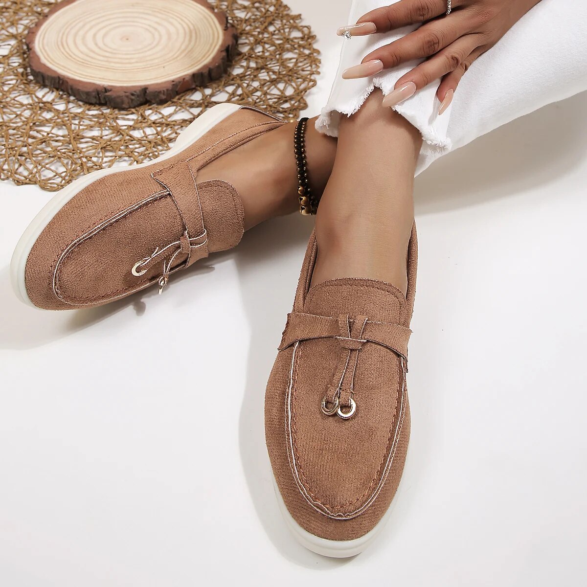 Bløde Slip-On Loafers med Guld Detaljer til Kvinder
