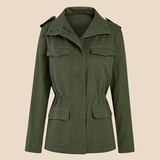 Let og stilren damejakke med klassisk pasform og praktiske lommer