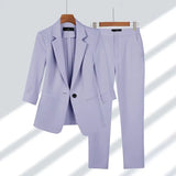 Klassisk Jakkesæt med Blazer og Bukser – Tidløs Elegance til Job og Hverdag