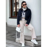 Kort Jakke med Guldknapper og Elegant Klassisk Look