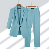 Klassisk Jakkesæt med Blazer og Bukser – Tidløs Elegance til Job og Hverdag