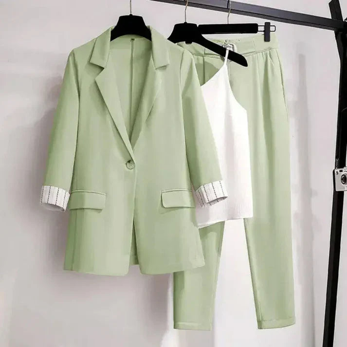 Dame jakkesæt 3-delt – blazer, bukser og top i elegant design