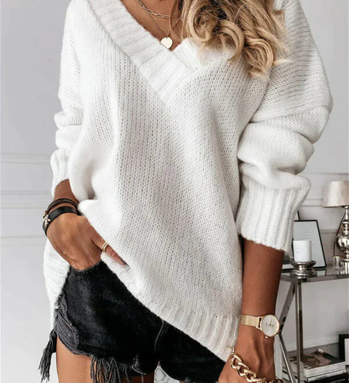 Blød dame striktrøje med V-hals og afslappet pasform