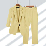 Klassisk Jakkesæt med Blazer og Bukser – Tidløs Elegance til Job og Hverdag