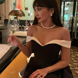 Off-shoulder mini kjole med sweetheart-udskæring og vidde
