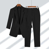 Klassisk Jakkesæt med Blazer og Bukser – Tidløs Elegance til Job og Hverdag