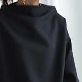 Oversize Sweatshirt med Høj Hals – Minimalistisk og Komfortabel Stil
