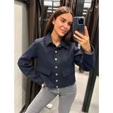 Kort Jakke med Guldknapper og Elegant Klassisk Look