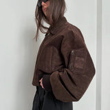 Kort Jakke med Voluminøse Ærmer og Moderne Statement Look