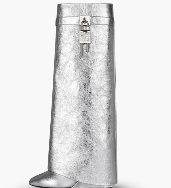 Sculpted Pant Boots – Sort Støvle med Lås og Arkitektonisk Silhuet