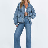 Oversized denimjakke i klassisk blå – trendy og alsidig
