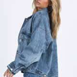 Oversized denimjakke i klassisk blå – trendy og alsidig