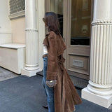 Faux Suede Trenchcoat – Klassisk Elegance i Blød Brun