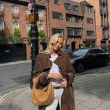 Faux Suede Trenchcoat – Klassisk Elegance i Blød Brun