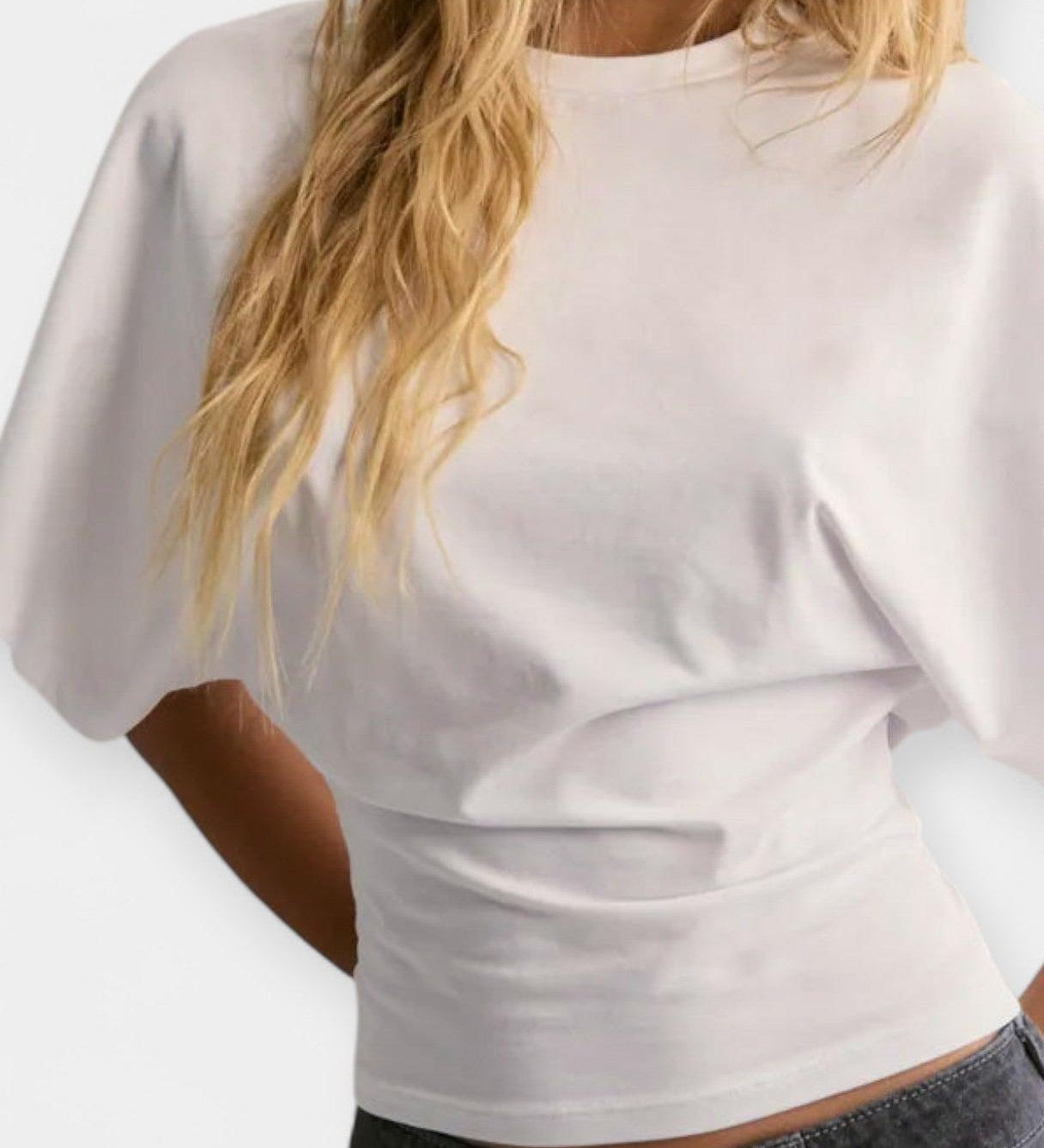 Basis T-shirt med rund hals og afslappet pasform – tidløs komfort til hverdagsbrug