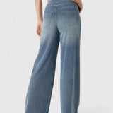 Højtaljede Jeans med Vide Ben – Moderne Denim med Elegant Fald