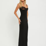 Lang bodycon kjole med blonder og tynde stropper