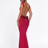 Lang aftenkjole med åben ryg og sløjfe