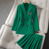 Elegant blazer- og nederdelsæt til kvinder – formelt og feminint look
