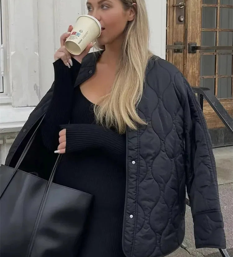 Quiltet letvægtsjakke til kvinder – stilfuld overgangsjakke i moderne pasform