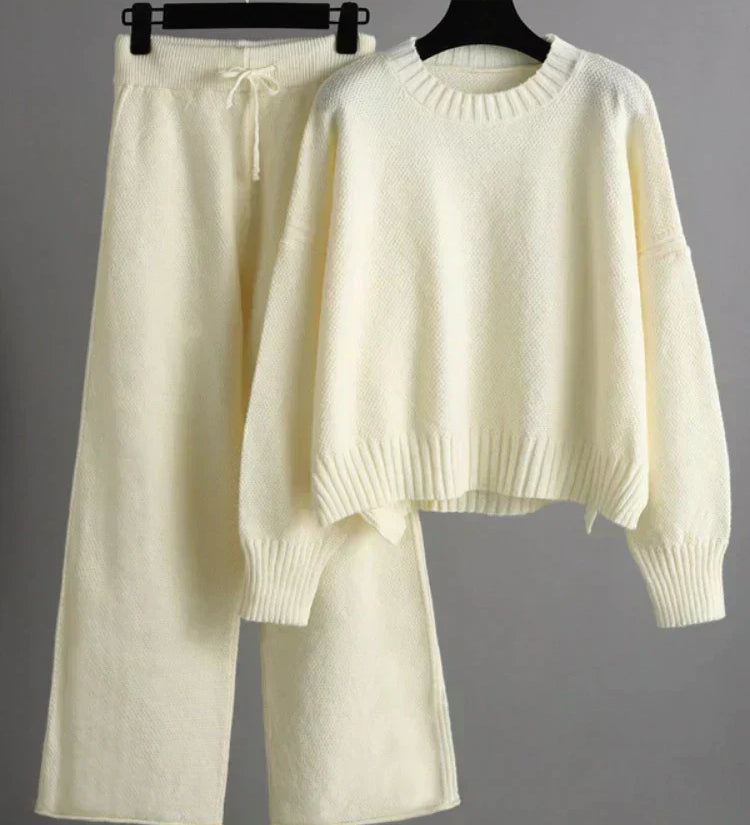 Strikket To-Delt Sæt med Sweater og Brede Bukser – Komfort & Stil
