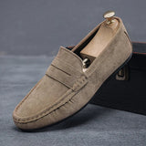 Grå loafers til mænd i ruskind med klassisk penny-detalje