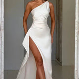 One Shoulder Maxikjole med Slids og Elegant Drapering