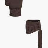 To-delt Sæt med Asymmetrisk Top og Knyttet Mini Nederdel – Minimal Chic