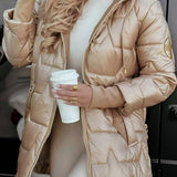 Lang quiltet vinterjakke med hætte – varm, let og elegant