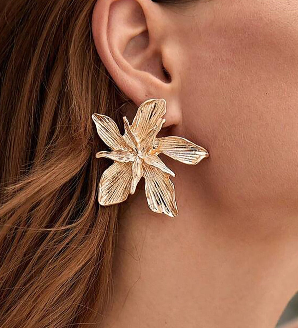 Guld blomsterøreringe til kvinder – elegant og iøjnefaldende design