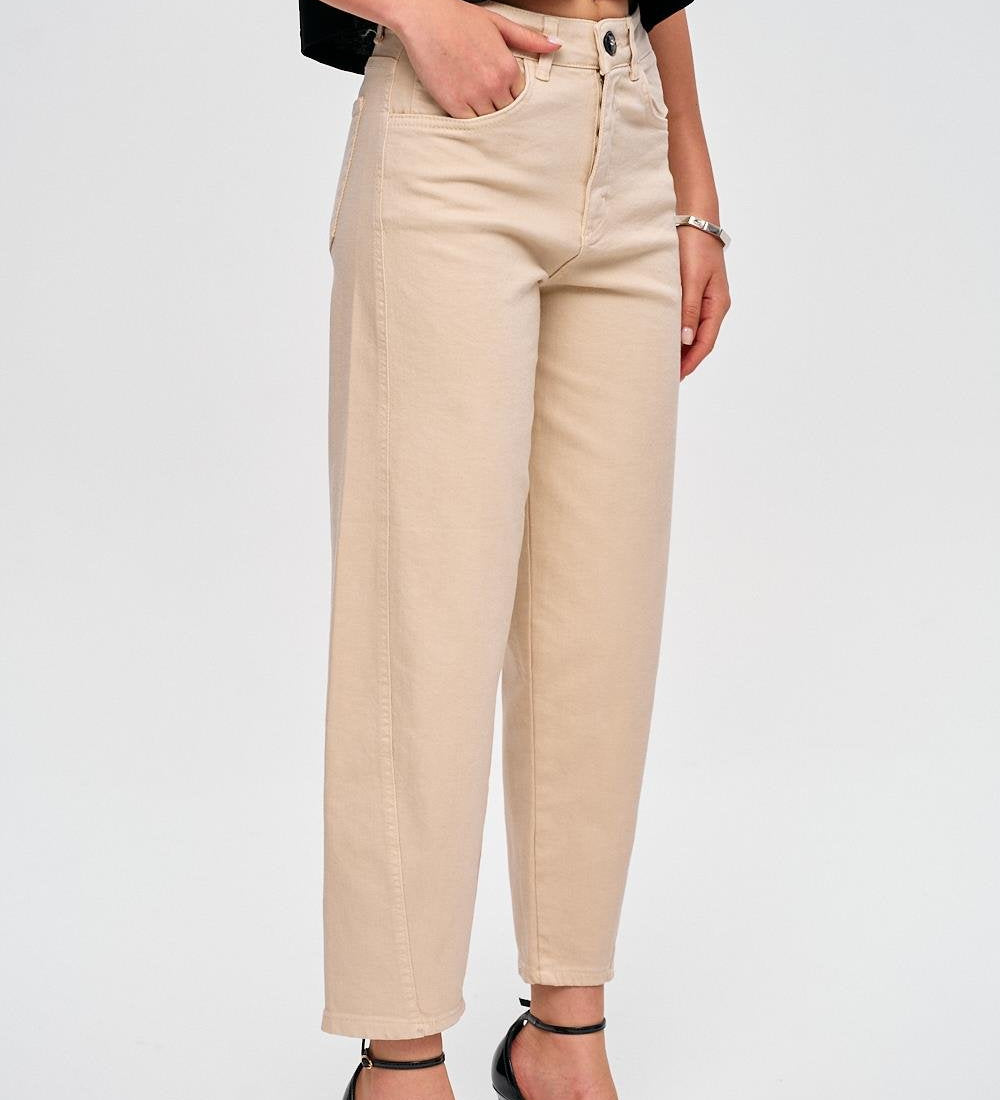 Højtaljede beige jeans med lige cropped ben