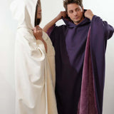 Elegant poncho med hætte og flydende, varm komfort