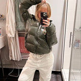 Kort pufferjakke med hætte – varm, trendy og ultralet