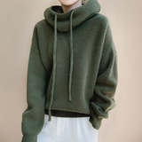Blød strik hoodie med høj hals og hyggelig pasform